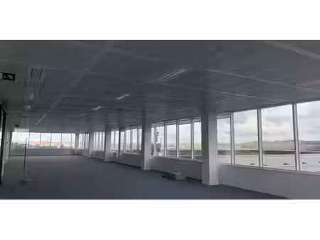 bureau à louer à berchem-sainte-agathe pour € 3.510