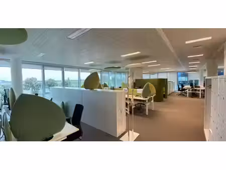 bureau à louer à merelbeke pour € 5.653