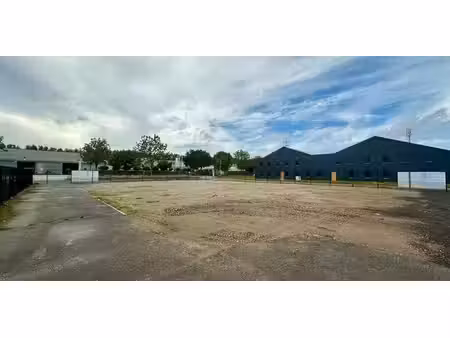 entrepôt à louer à bree pour € 800
