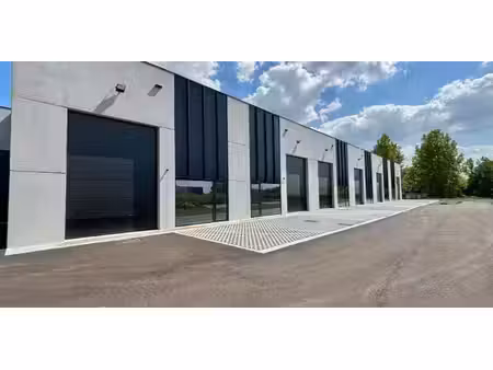 entrepôt à louer à enghien pour € 1.499