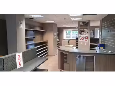 bien commercial à louer à le bizet pour € 755