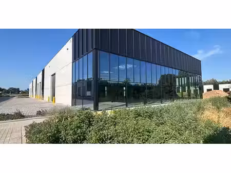 bâtiment commercial à louer à enghien pour € 6.560