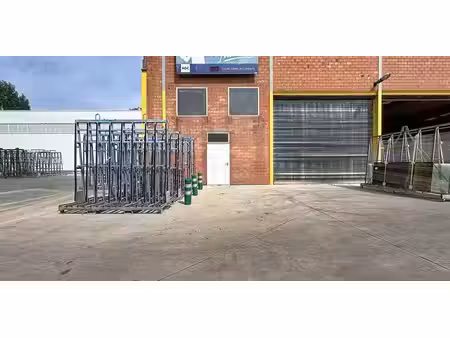 entrepôt à louer à grand-hallet pour € 1.250