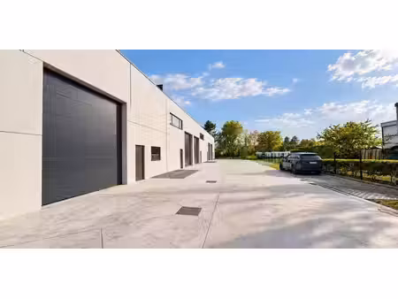 bâtiment d’entreprise à louer à wingene pour € 1.295