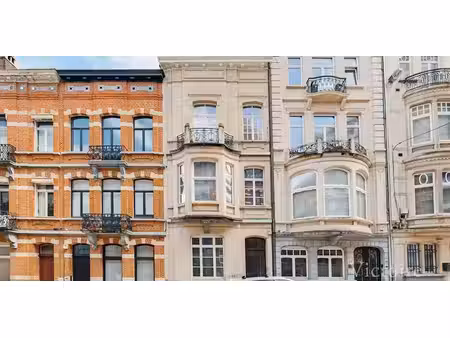 maison à louer à bruxelles pour € 8.500 avec 6 chambres à coucher