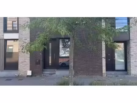 maison à louer à hasselt pour € 1.375 avec 3 chambres à coucher