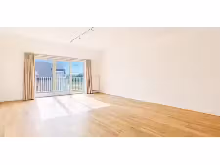 sous option - appartement à louer à court-saint-étienne avec 3 chambres à coucher