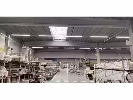 bâtiment d’entreprise à louer à saintes pour € 20.313