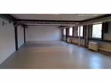 bâtiment d’entreprise à louer à wemmel pour € 5.479