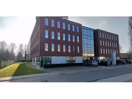bâtiment d’entreprise à louer à zele pour € 5.766