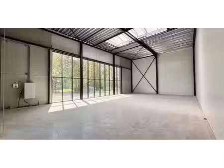 bâtiment commercial à louer à enghien pour € 1.499