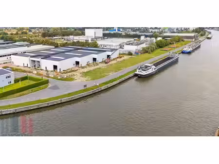 bâtiment d’entreprise à louer à evergem pour € 7.920