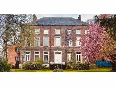 sous option - château à vendre à herchies avec 10 chambres à coucher