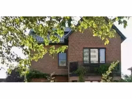 maison exceptionnelle à louer à genk pour € 1.500 avec 3 chambres à coucher