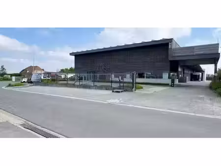 bâtiment d’entreprise à louer à riemst pour € 12.500 avec 2 chambres à coucher
