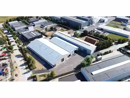 bâtiment d’entreprise à louer à zwevezele pour € 8.753