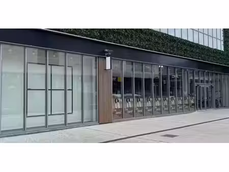 bien commercial à louer à beveren pour € 15.635