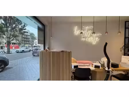 bien commercial à louer à oostende pour € 850