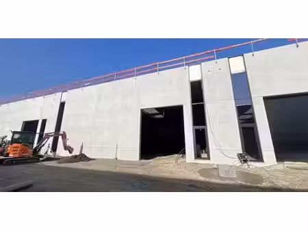 bâtiment d’entreprise à louer à deinze pour € 1.795