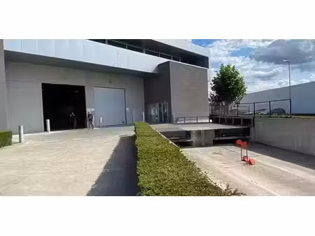 bâtiment d’entreprise à louer à deinze pour € 9.685