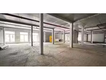 bien commercial à louer à molenbeek-saint-jean pour € 9.925