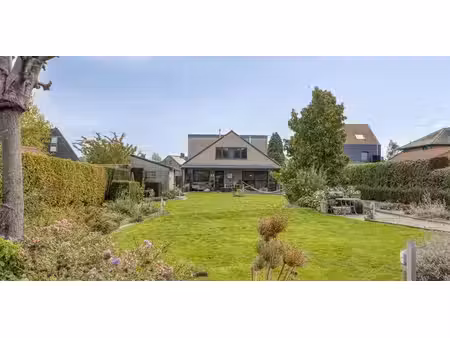 villa spacieuse et prête à emménager sur 18a 25ca à lubbeek.