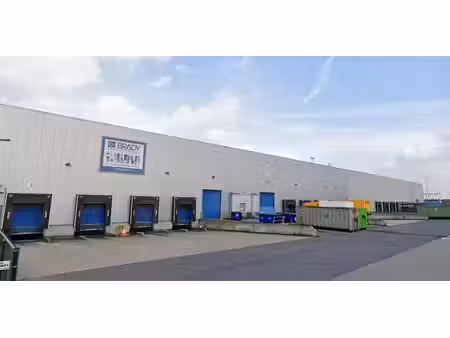 bâtiment d’entreprise à louer à zele pour € 35.122