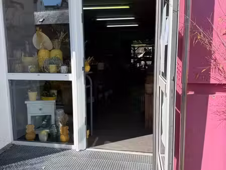 murs vides local commercial