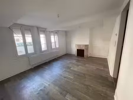location appartement 4 pièces 92.38 m² à ault (80460)  750 €