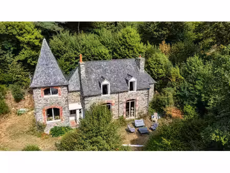 maison en pierre de caractère avec vue sur la rivière et vaste