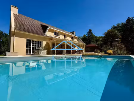 villa d'architecte avec piscine chauffée