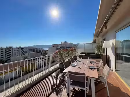 juan les pins centre - magnifique 3 pièces vue mer avec terrasse de 70m2 et garage