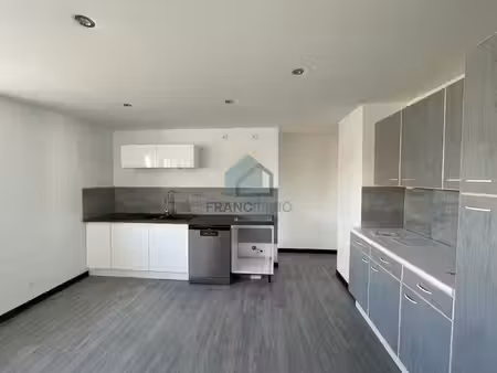 appartement recent avec balcons