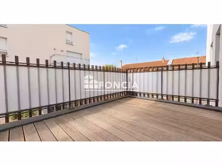 barriere de paris type 3 sud ouest avec terrasse privative et place de parking en sous-sol