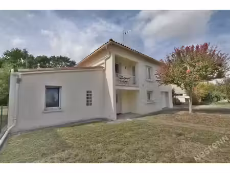 maison familiale avec 3 chambres  jardin et garage située à bergerac rive droite