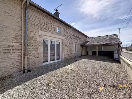 ancienne ferme rénovée – 218 m² – dépendances – terrai