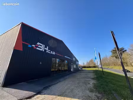 local 683 m² plomelin