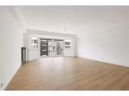 lichtrijk 2 slaapkamer appartement te koop in centrum knokke