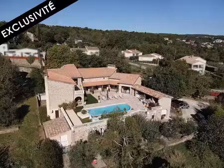 maison de 450 m² sur un terrain de 3000 m² à st etienne de