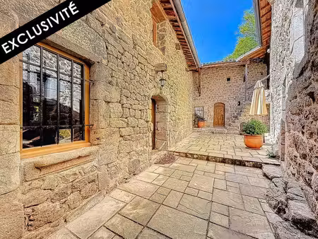 mas de 350m² sur un terrain de 3300m² à thueyts