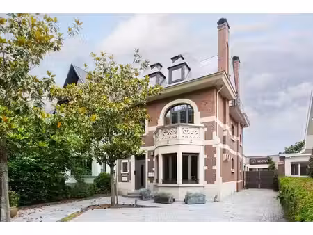 maison architecturale avec espace polyvalent
