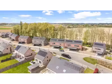 volledig instapklare nieuwbouwwoning te koop in neerwaasten!