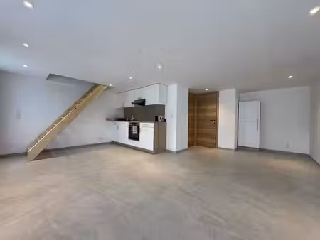 bonne maison d’habitation mitoyenne entièrement rénovée
