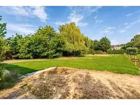beau terrain en zone constructible de 1290m² !