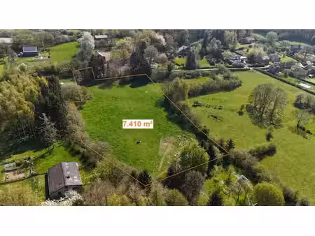 vaste terrain constructible au bout d'une impasse.