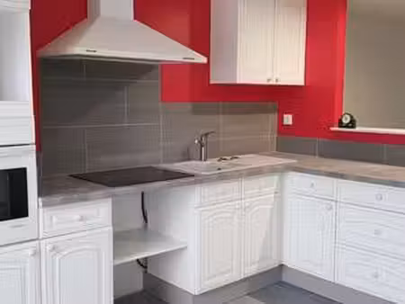 location appartement 3 pièces à saint-étienne-en-coglès (35460) : à louer 3 pièces / 73m² 