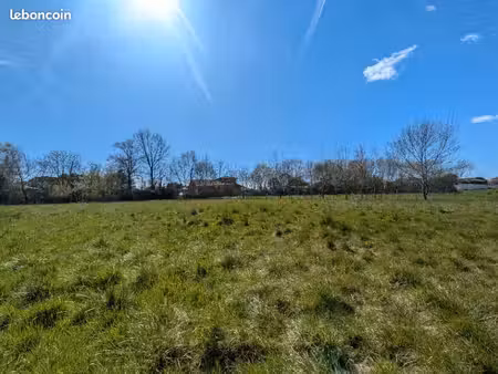 terrain 1 670 m² rieumes