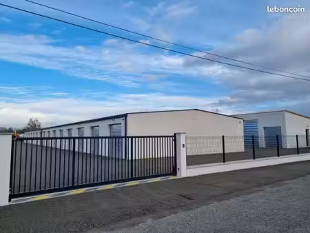 location box de stockage / garde meuble / dépôt / garage