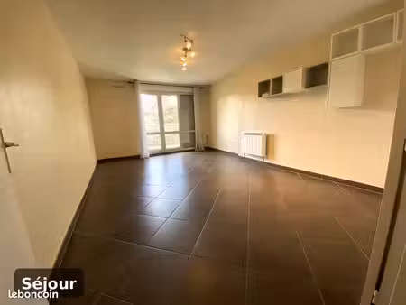appartement 3 pièces de 61 m² à 2 pas de la gare rer c de savigny-sur-orge