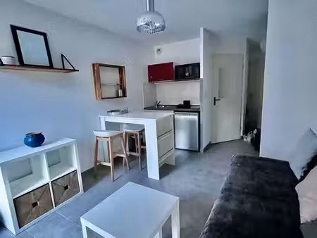 location studio meublé